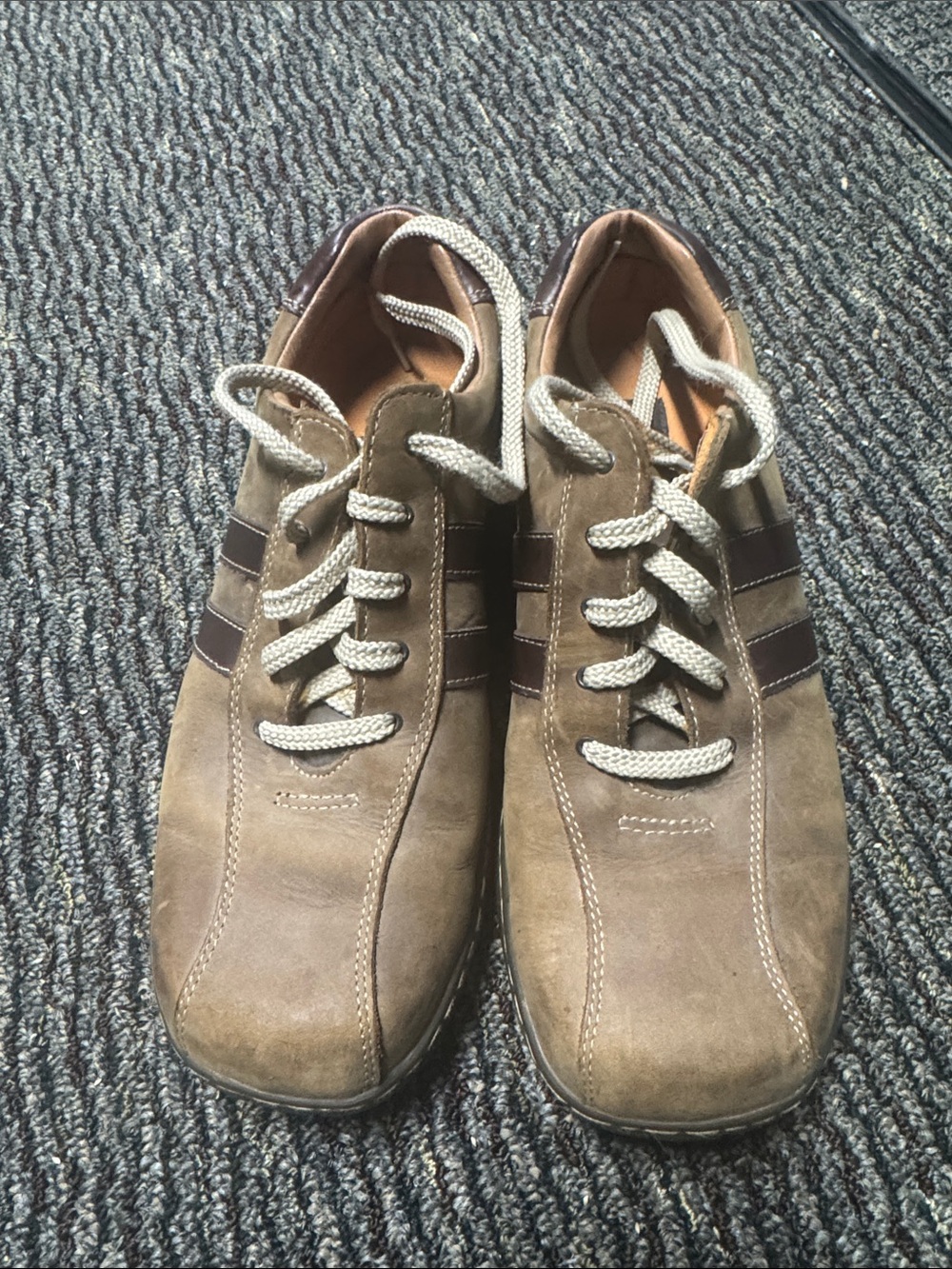 Skechers Men’s Tan and Dark Brown Suede Lace-Up Sneakers size 10.5